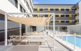 Resa Campus Málaga - Zonas comunes con piscina exterior